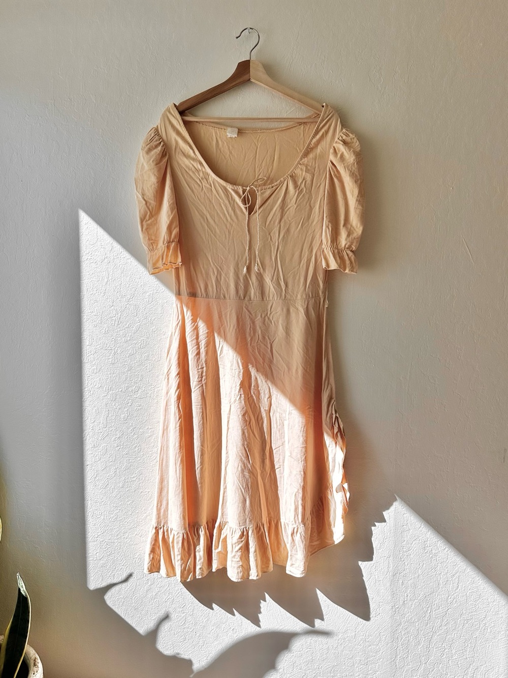 Vintage 1970s peach beige prairie cottagecore ruffle midi dress women’s large